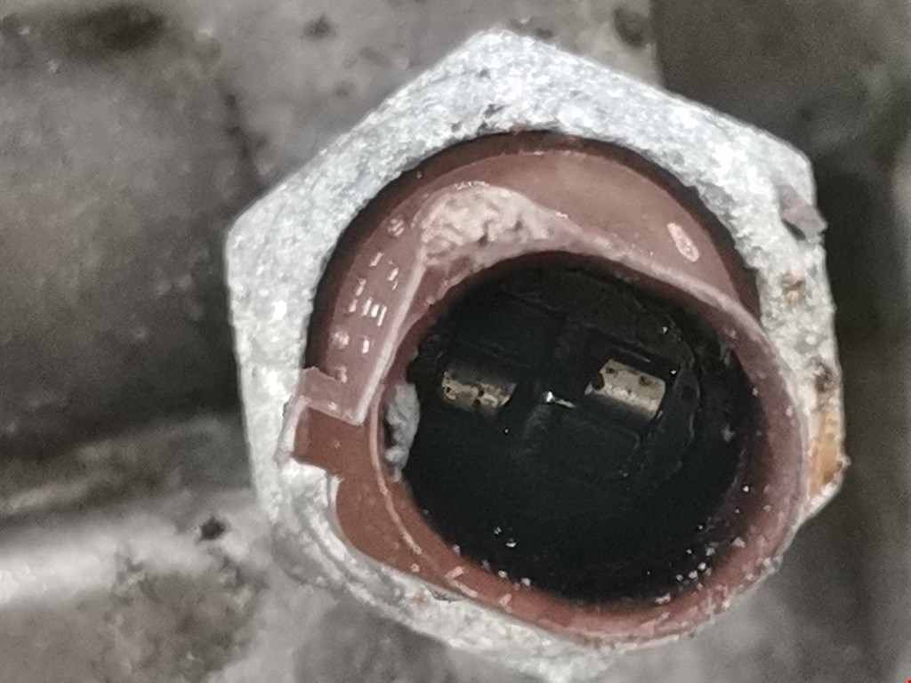 Корпус масляного фильтра VOLKSWAGEN Passat B6 2005-2011