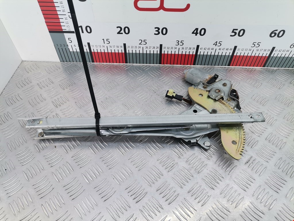 Стеклоподъемник задний правый KIA Carens 1999-2002