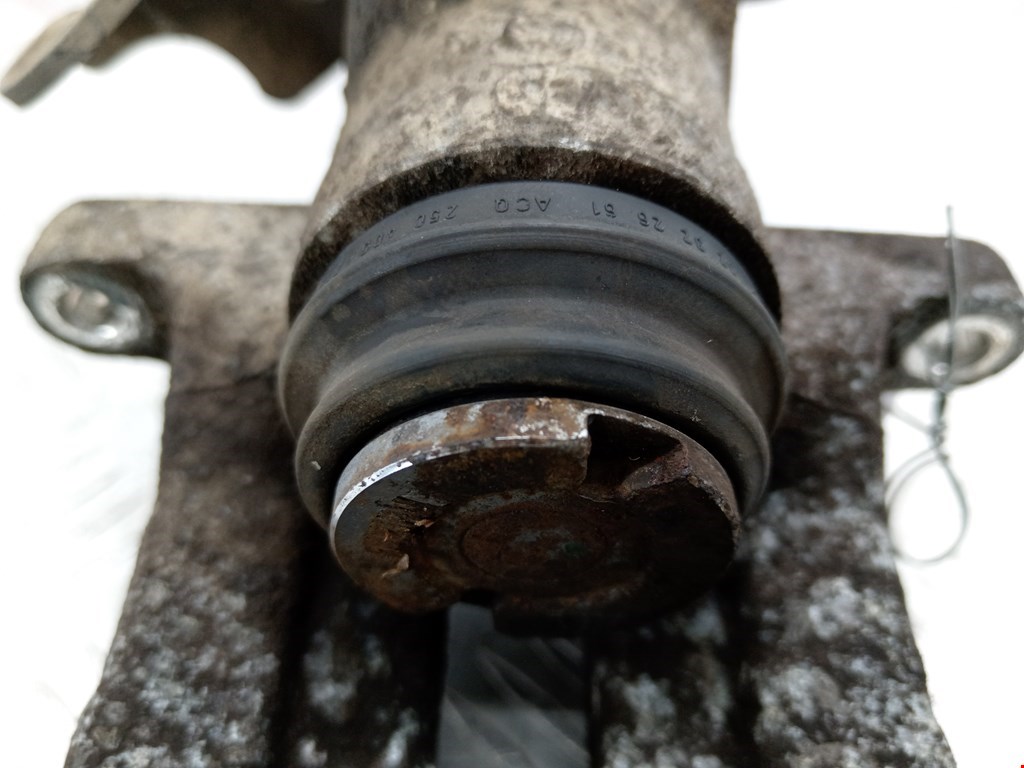 Суппорт задний правый VOLKSWAGEN Passat B5 1997-2005