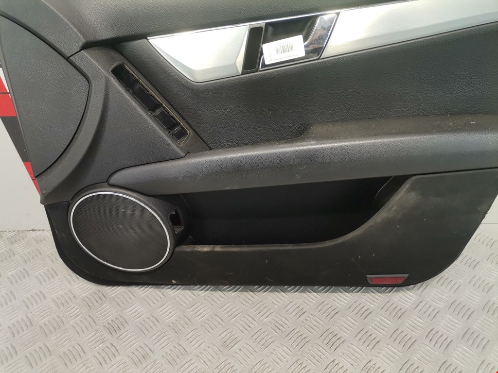 Обшивка двери передняя правая MERCEDES-BENZ C-Class C-klasse W204 2007-2015