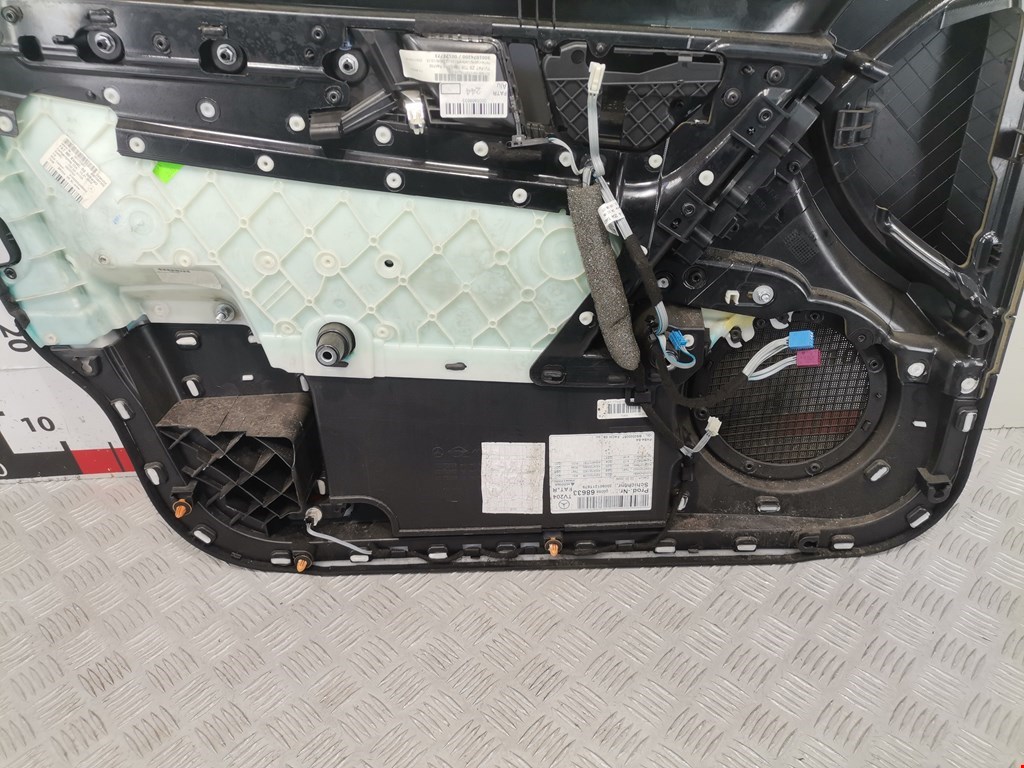 Обшивка двери передняя правая MERCEDES-BENZ C-Class C-klasse W204 2007-2015