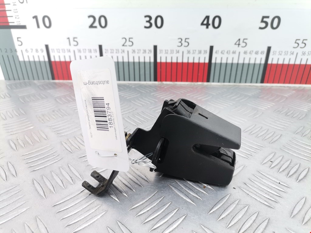 Замок двери распашной левой Volkswagen Caddy 3 (2004-2015)