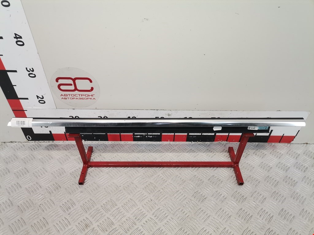 Накладка декоративная (молдинг) стекла двери задней правой Audi Q3 8U (2011-2018)