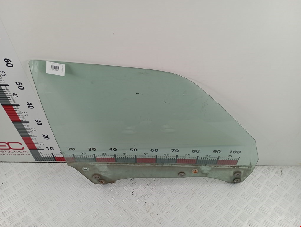 Стекло двери передней правой Subaru Forester 1 (SF) (1996-2002)