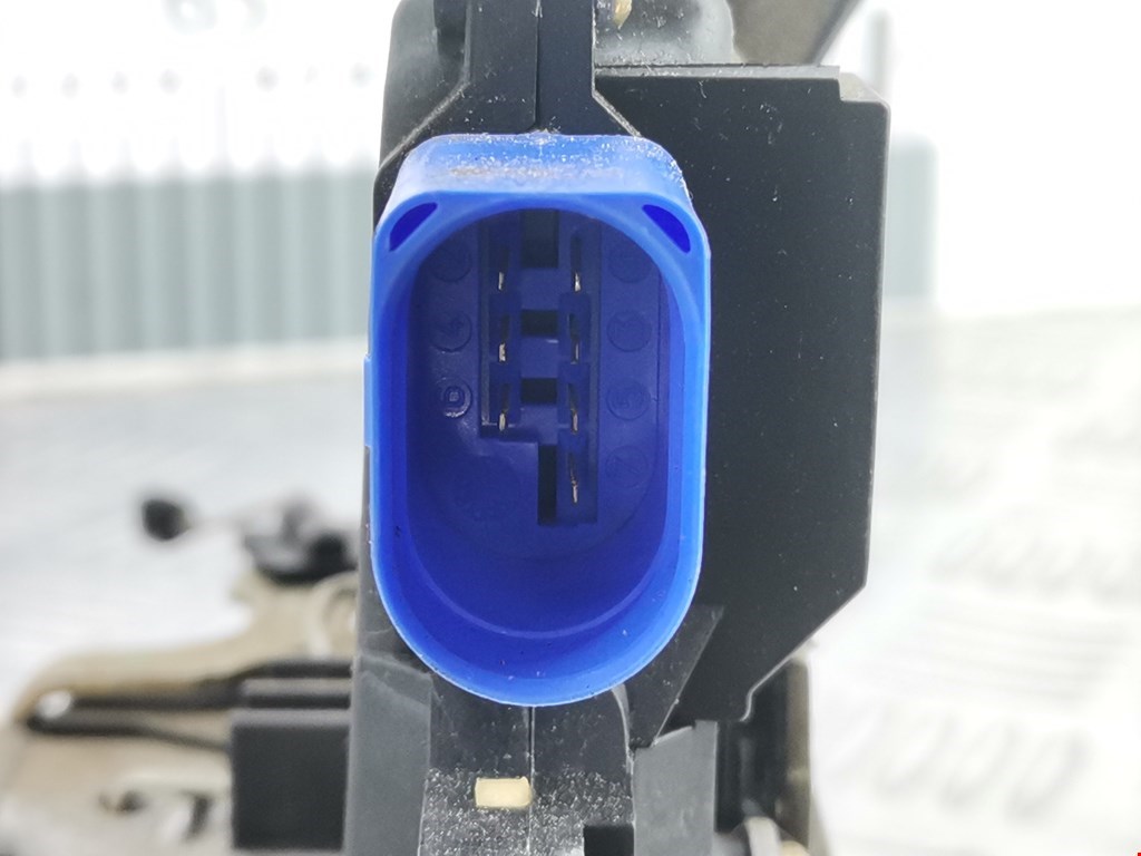 Замок двери задней правой SKODA Octavia A5 1Z- 2004-2013