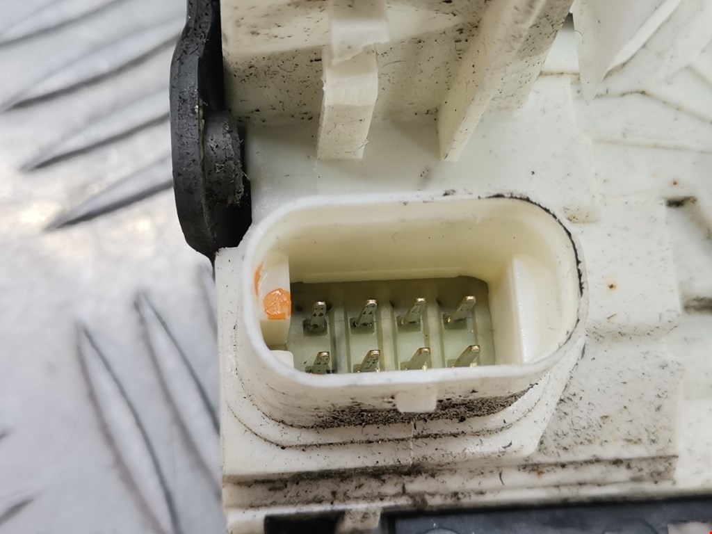 Замок двери передней правой MERCEDES-BENZ C-Class C-klasse W204 2007-2015