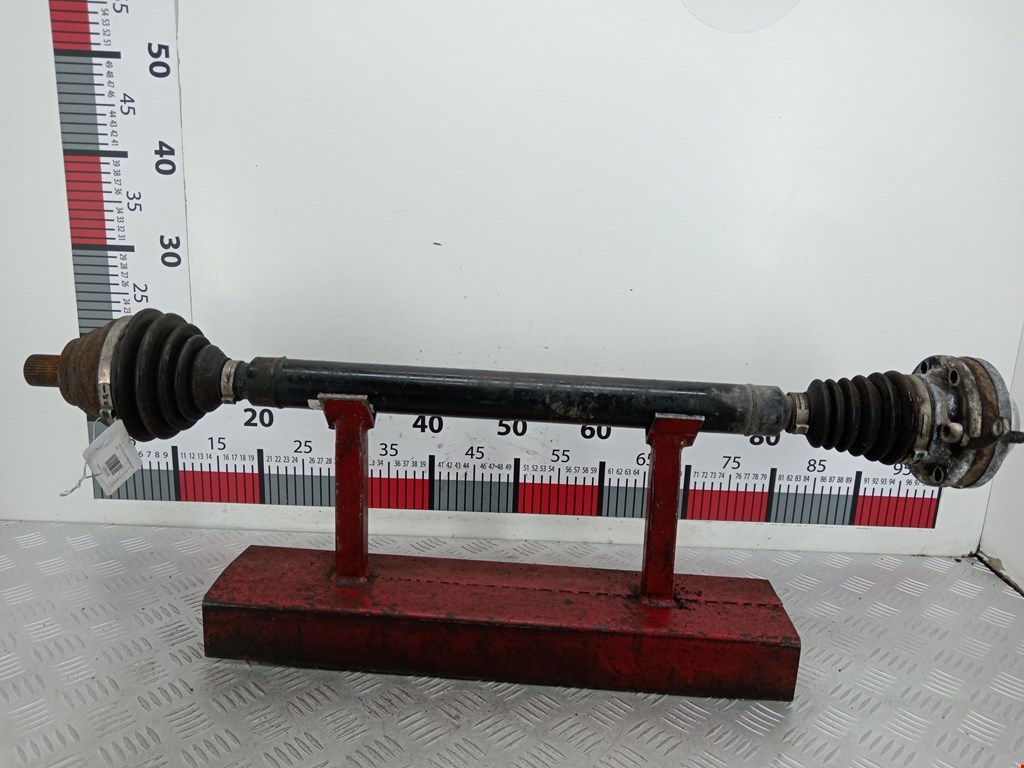 Полуось передняя правая (приводной вал шрус) Volkswagen Caddy 3 (2004-2015)