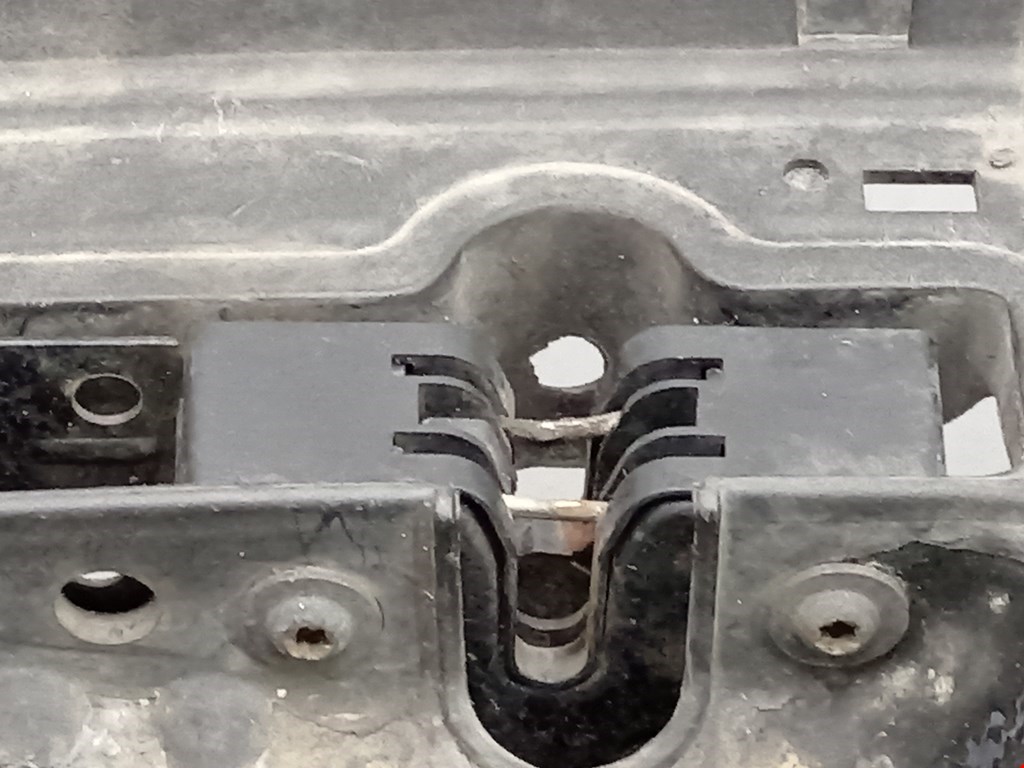 Замок капота VOLKSWAGEN Polo IV 2001-2009