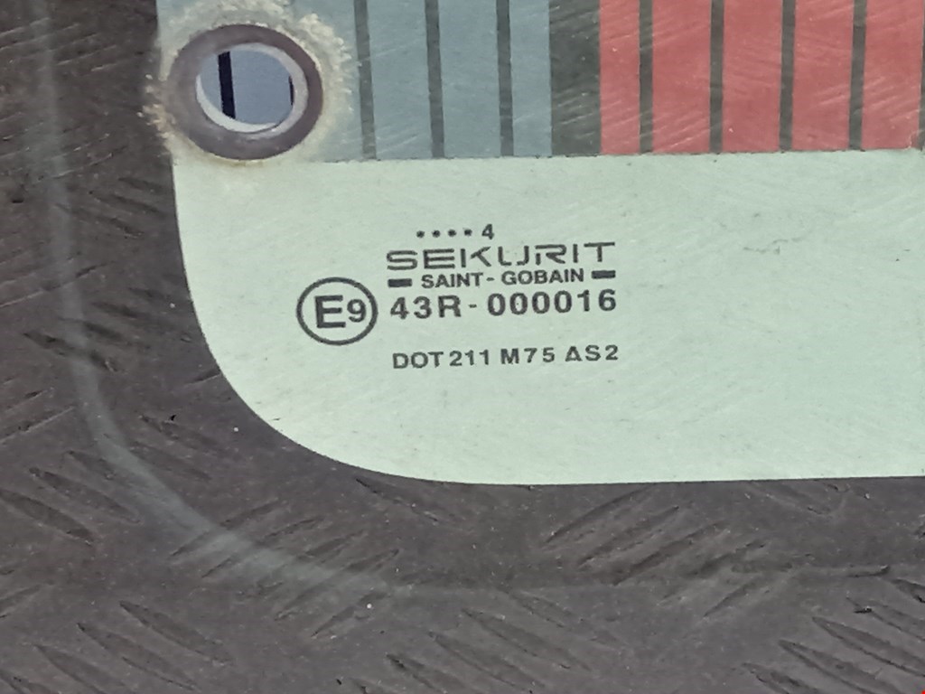 Стекло кузовное глухое левое CITROEN Berlingo 1996-2012