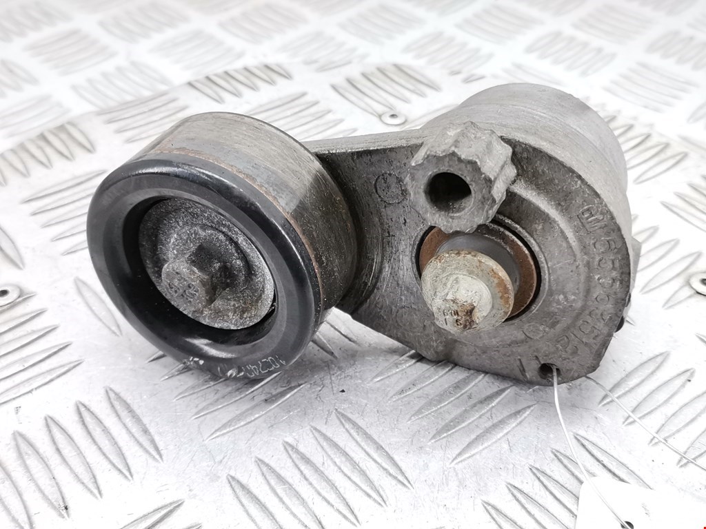 Натяжитель ремня генератора (приводного поликлинового ремня Opel Astra J (2009-2018)