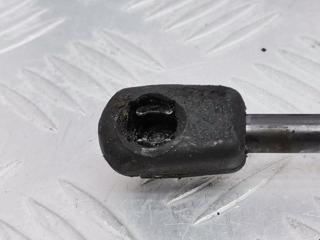 Амортизатор капота левый=правый OPEL Astra H/Family 2004-2015