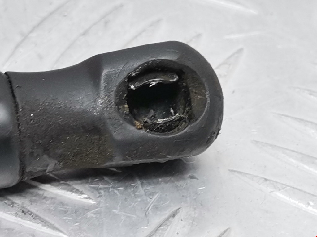 Амортизатор капота левый=правый OPEL Astra H/Family 2004-2015