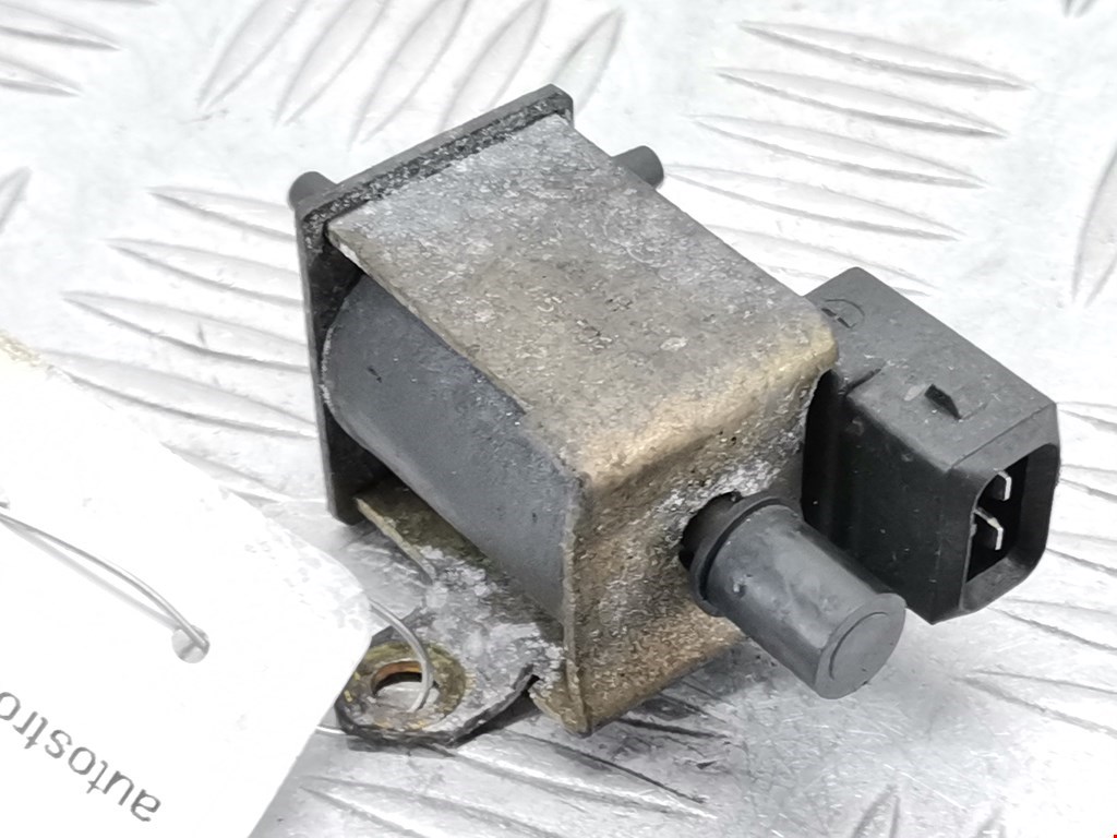 Клапан воздушного фильтра Audi TT 8N (1998-2006)