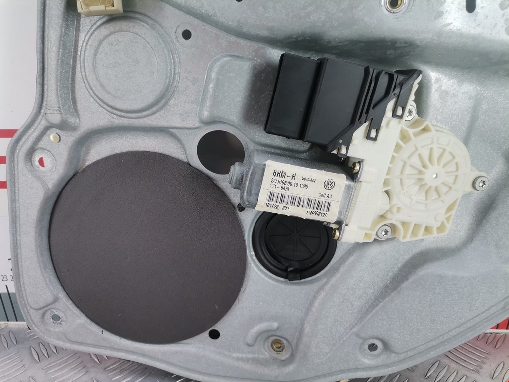 Стеклоподъемник задний правый VOLKSWAGEN Bora 1998-2005