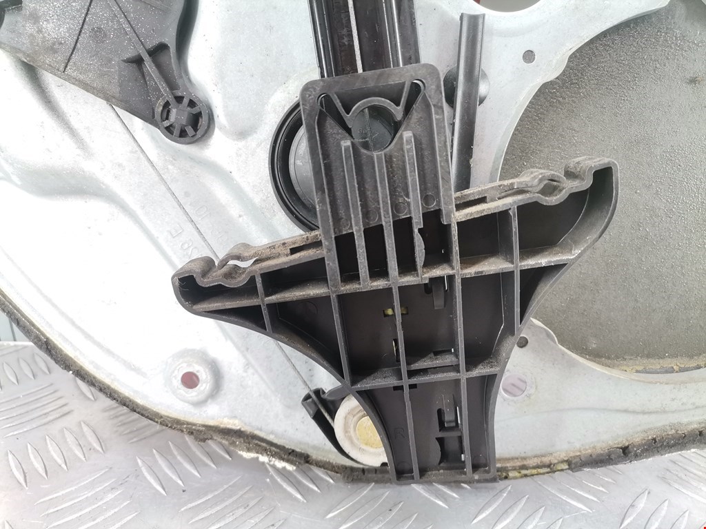 Стеклоподъемник задний правый VOLKSWAGEN Bora 1998-2005