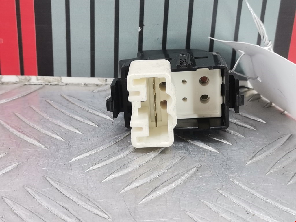 Кнопка стеклоподъемника TOYOTA Prius II XW20 2003-2012