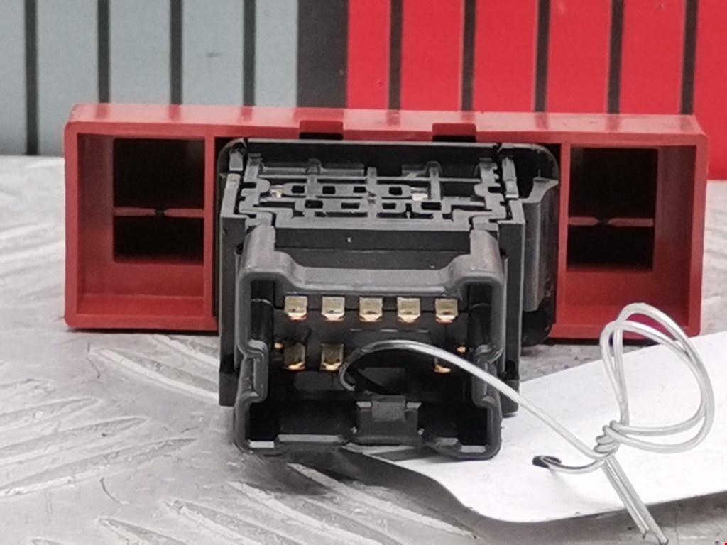 Кнопка аварийной сигнализации (аварийки) NISSAN X-Trail T30 2000-2007