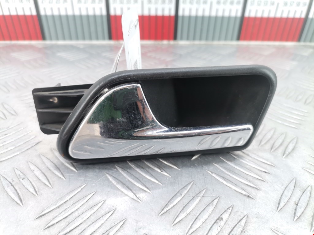 Ручка дверная задняя внутренняя левая VOLKSWAGEN Touran 2003-2010