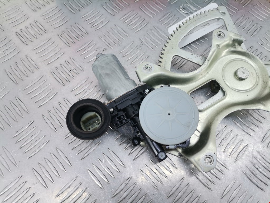 Стеклоподъемник задний правый TOYOTA Prius II XW20 2003-2012