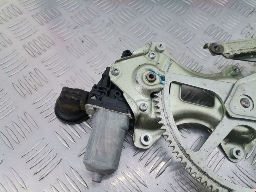 Стеклоподъемник задний правый TOYOTA Prius II XW20 2003-2012