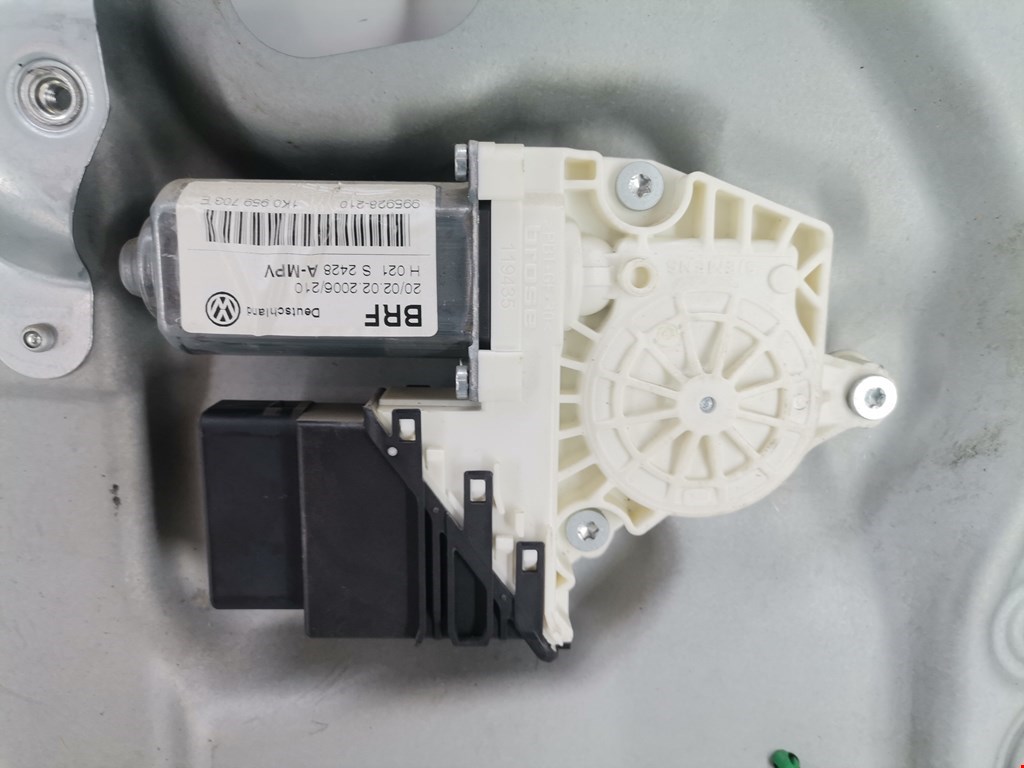 Стеклоподъемник задний левый VOLKSWAGEN Touran 2003-2010