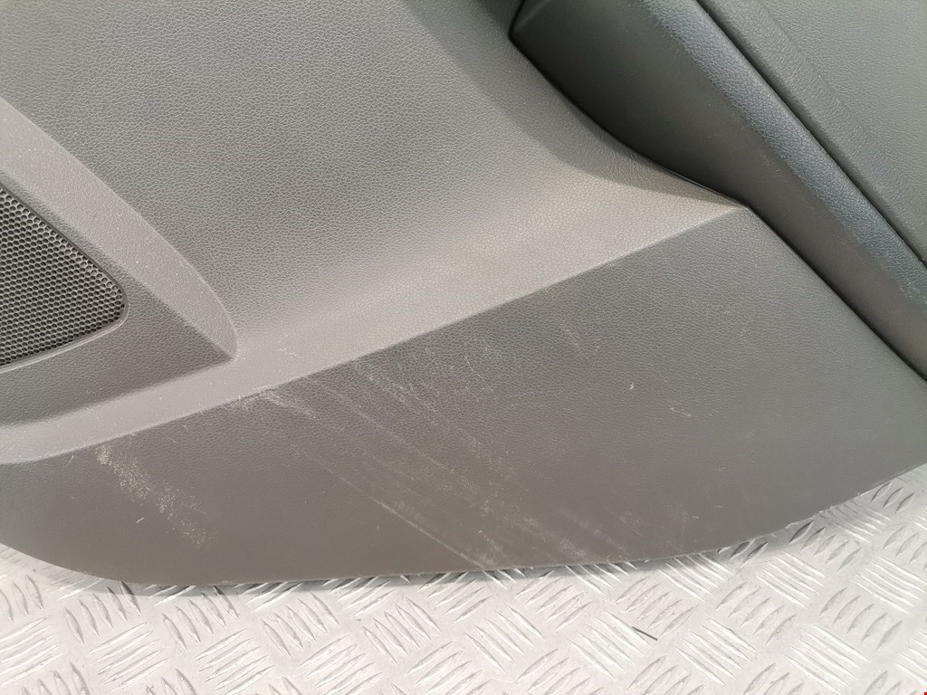 Обшивка двери задняя правая FORD C-MAX 2003-2010