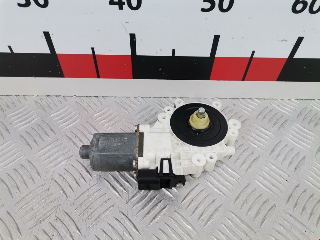 Моторчик (двигатель) стеклоподъемника SMART Forfour W454 2004-2006