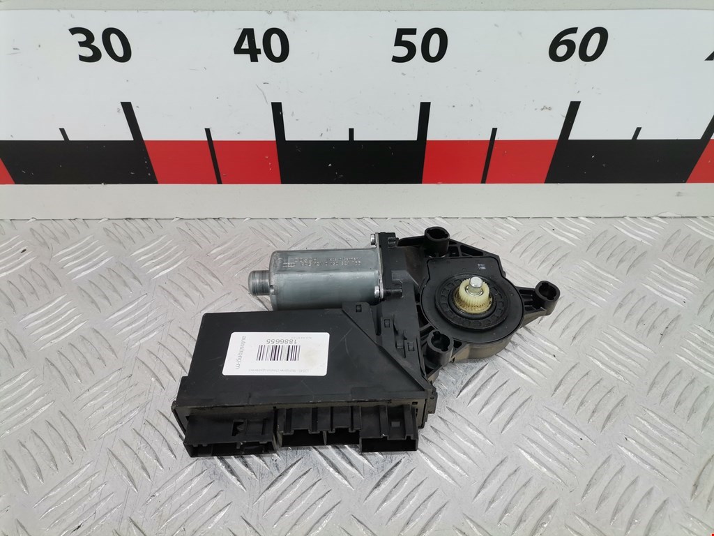 Моторчик (двигатель) стеклоподъемника AUDI A4 B7 2004-2007