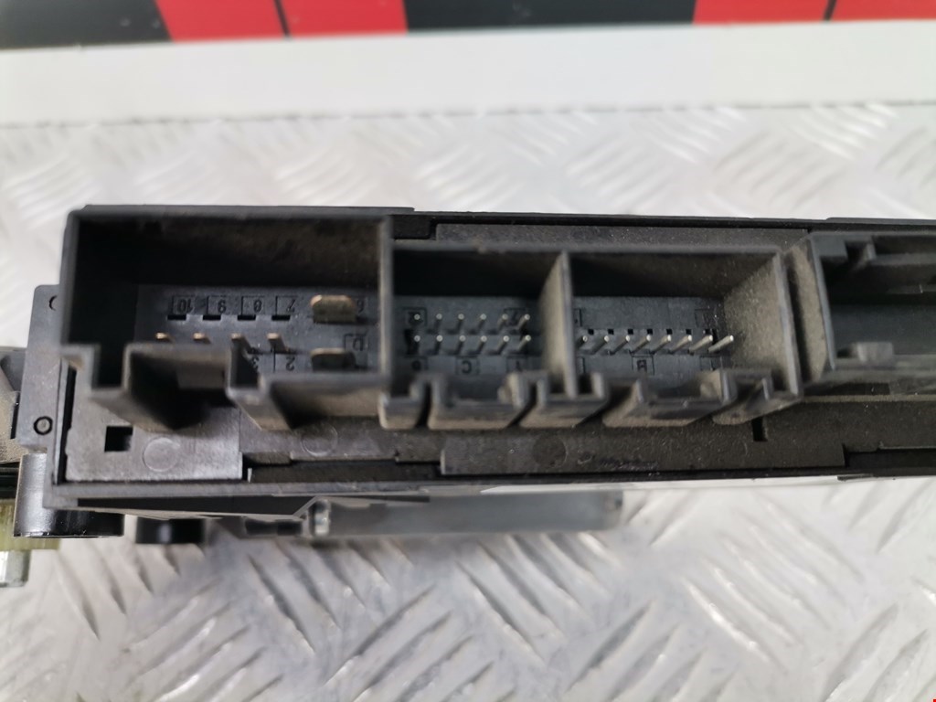 Моторчик (двигатель) стеклоподъемника AUDI A4 B7 2004-2007