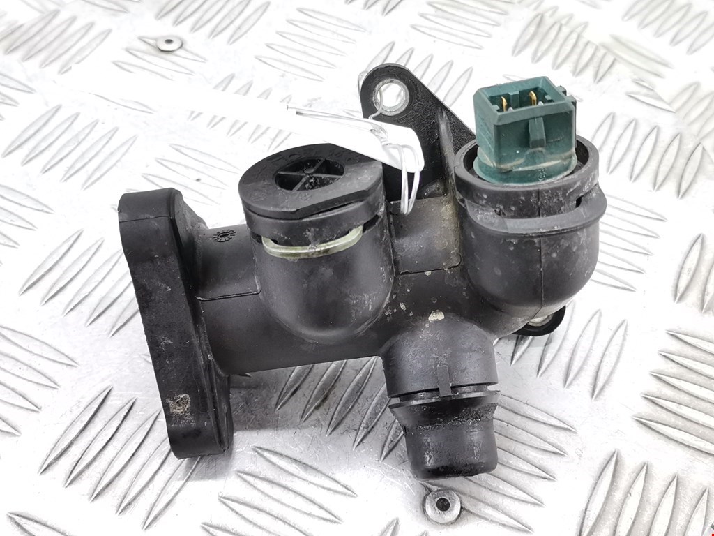 Тройник системы охлаждения AUDI A4 B5 1995-2001