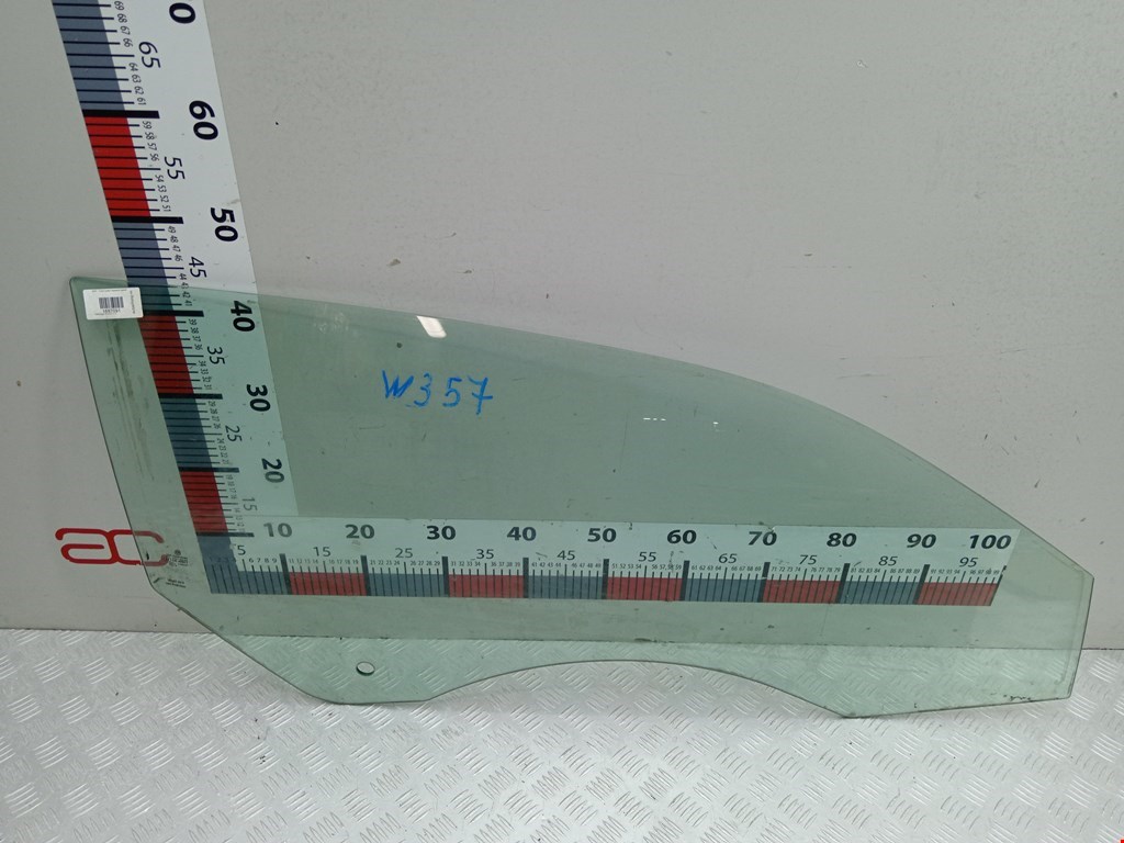 Стекло двери переднее правое VOLKSWAGEN Scirocco III 2008-2017