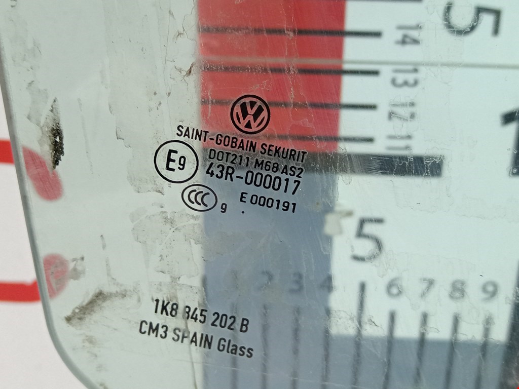 Стекло двери переднее правое VOLKSWAGEN Scirocco III 2008-2017