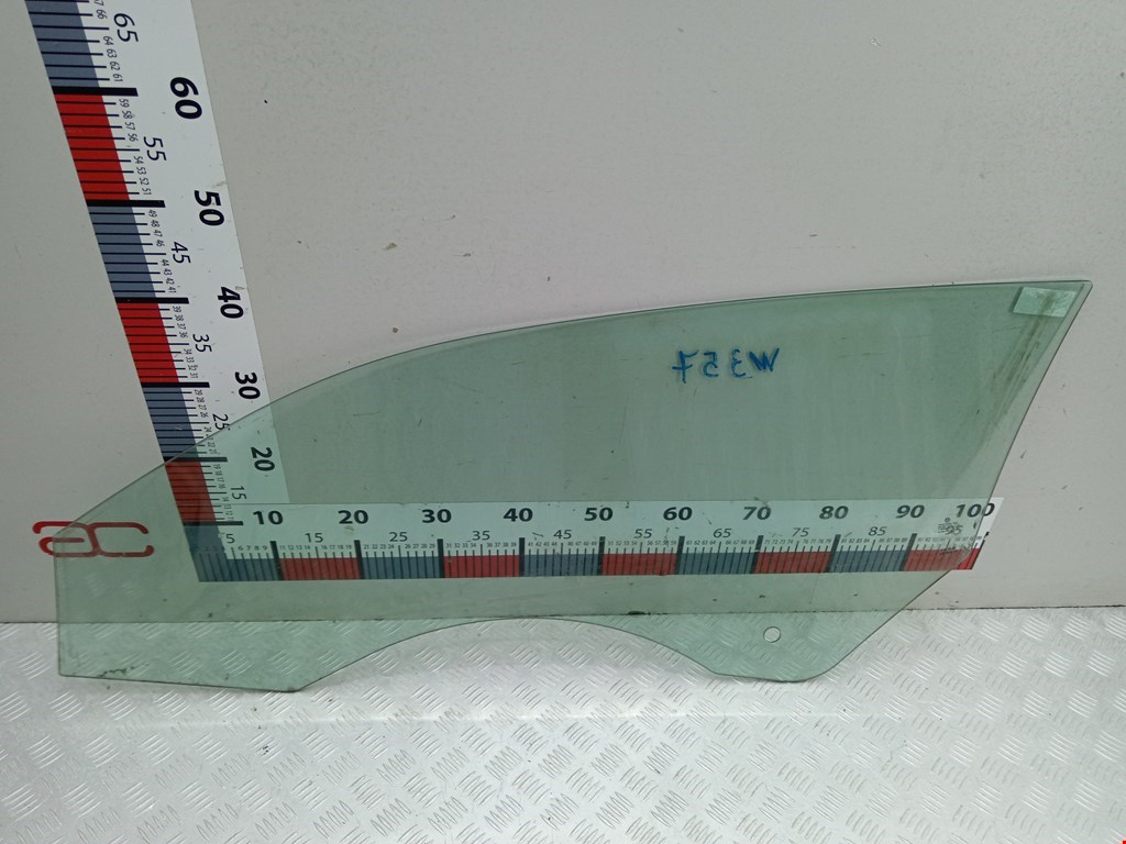 Стекло двери переднее правое VOLKSWAGEN Scirocco III 2008-2017