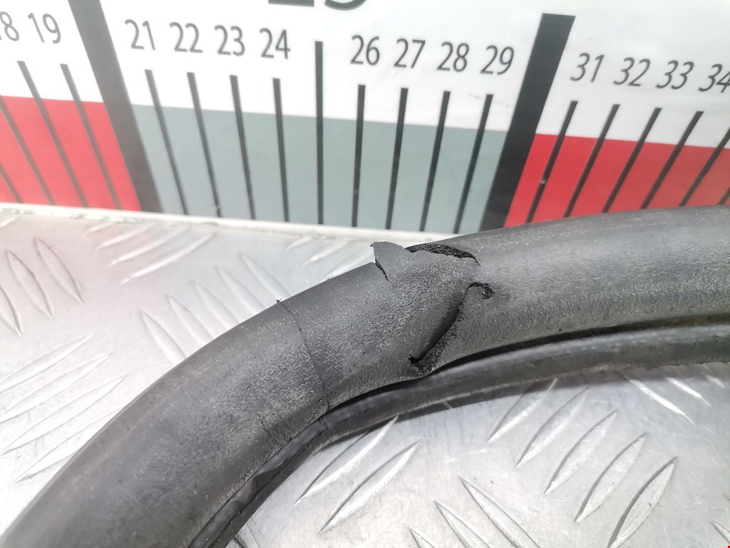 Уплотнитель (наружный) VOLVO S60 I 2000-2010