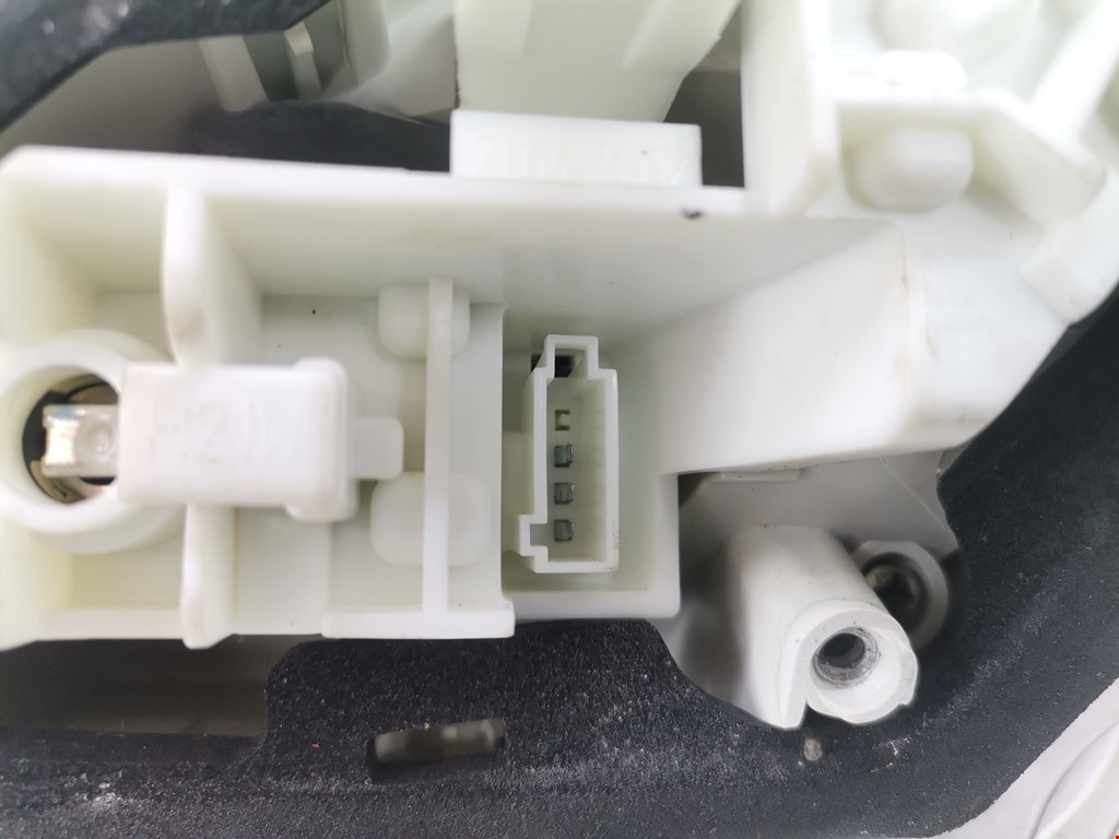 Фонарь задний внутренний левый OPEL Astra J 2009-2017