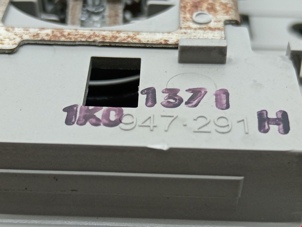 Плафон салонный (салона фонарь) VOLKSWAGEN Passat B7 2011-2015