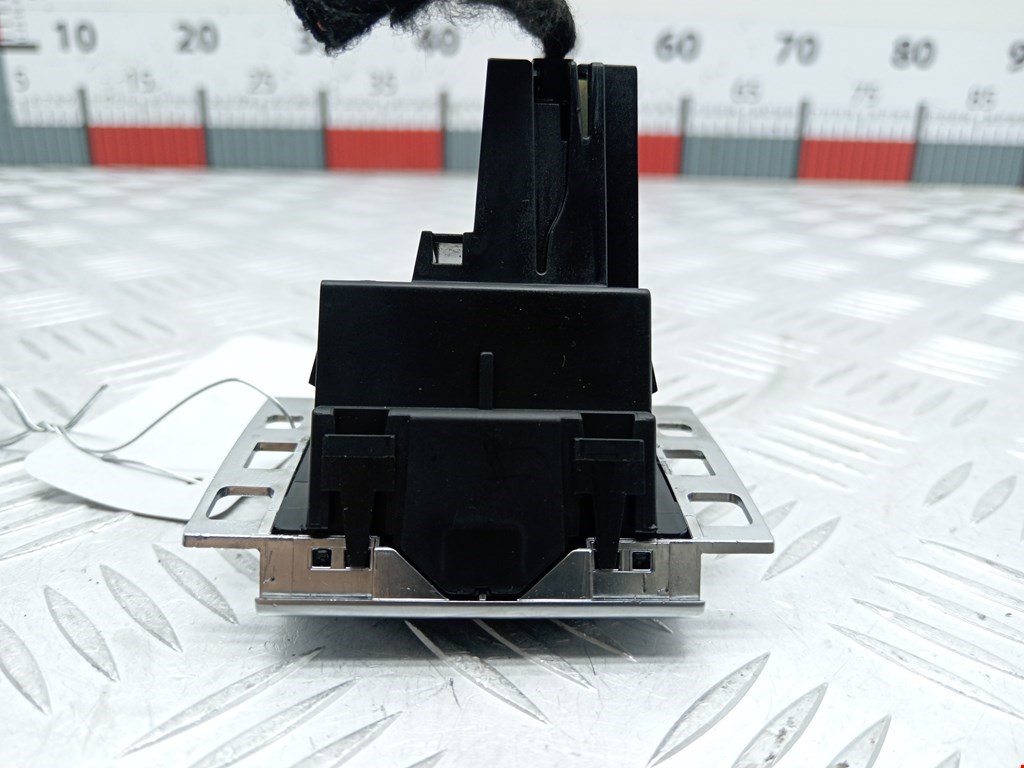 Часы VOLKSWAGEN Passat B7 2011-2015