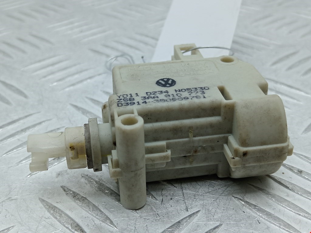 Активатор замка бензобака VOLKSWAGEN Passat B7 2011-2015