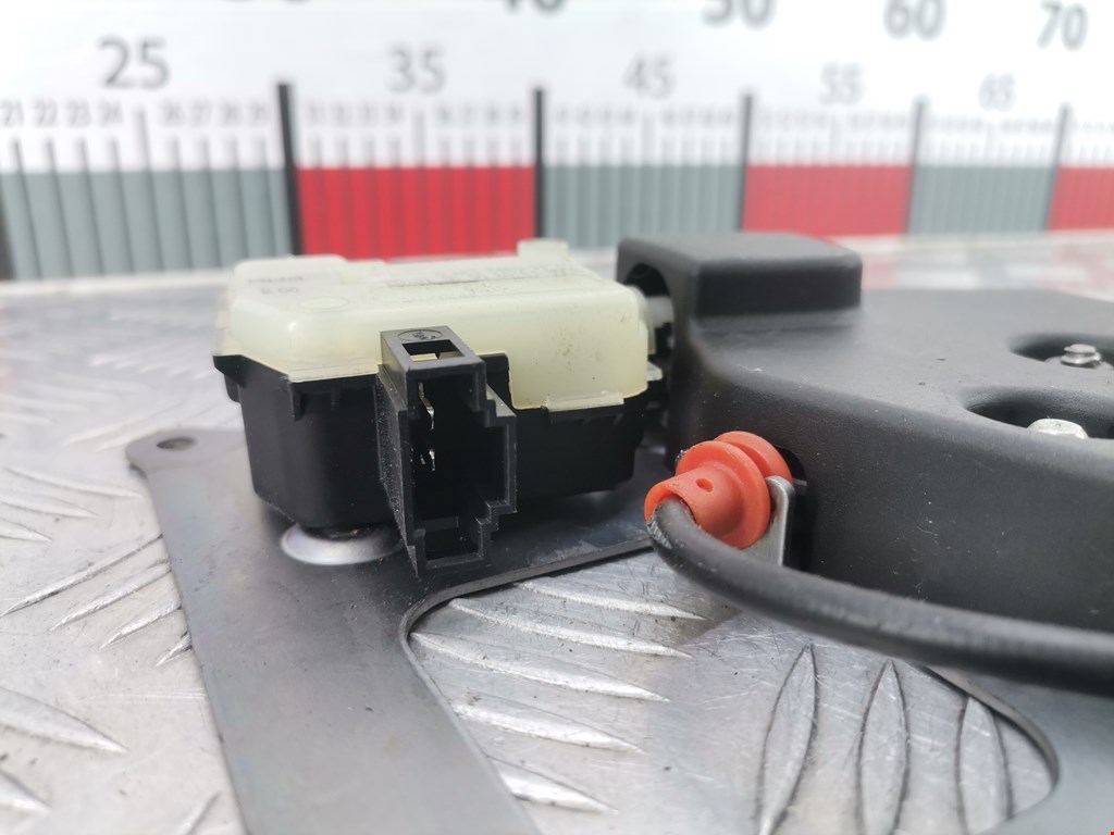 Замок багажника (крышки двери) MINI Hatch R50/R53 3-door 2001-2006