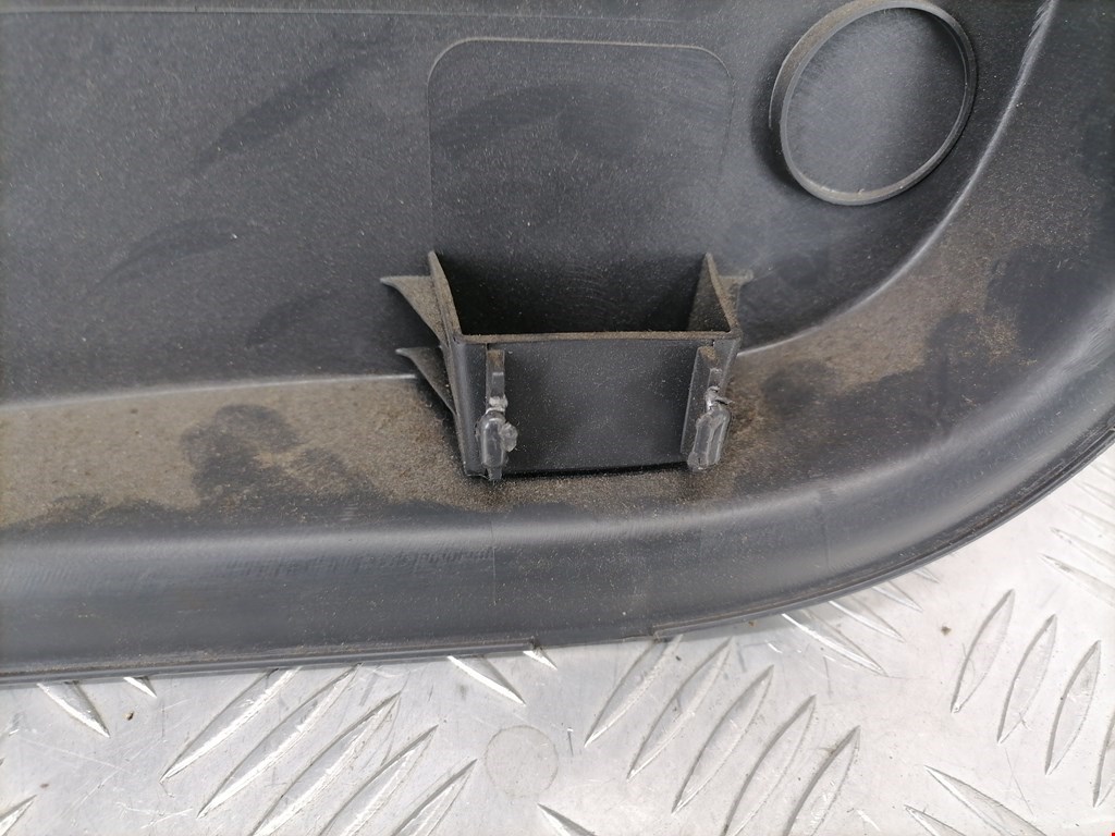 Обшивка двери задняя правая VOLKSWAGEN Polo IV 2001-2009