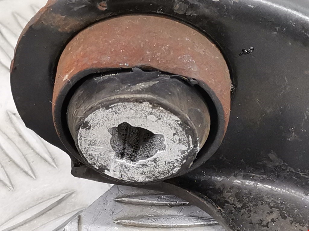 Рычаг передний левый RENAULT Kangoo 1997-2008