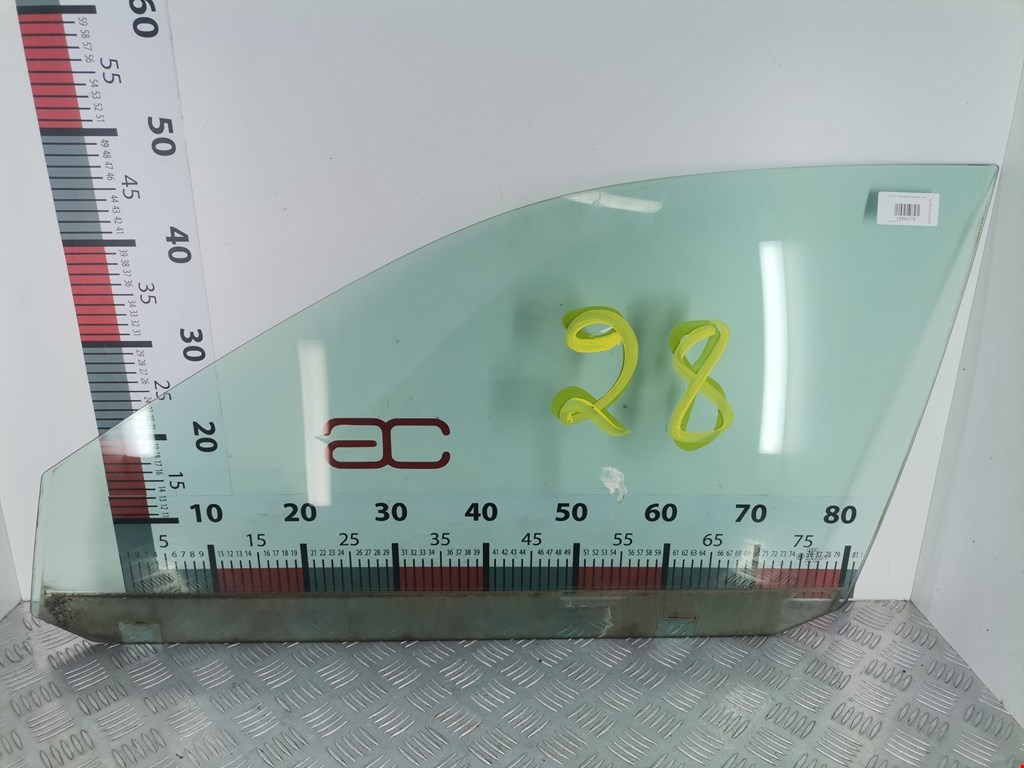 Стекло двери переднее левое AUDI A4 B5 1995-2001