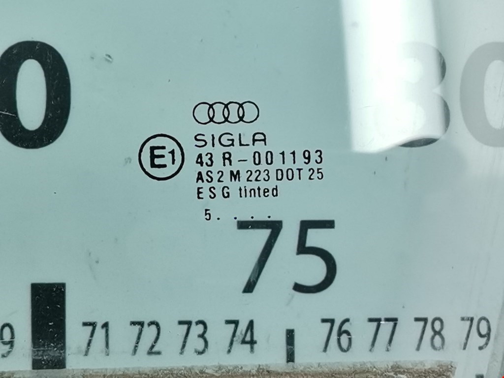 Стекло двери переднее левое AUDI A4 B5 1995-2001