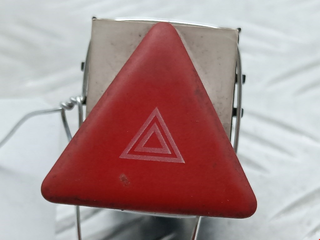 Кнопка аварийной сигнализации (аварийки) VOLKSWAGEN Scirocco III 2008-2017