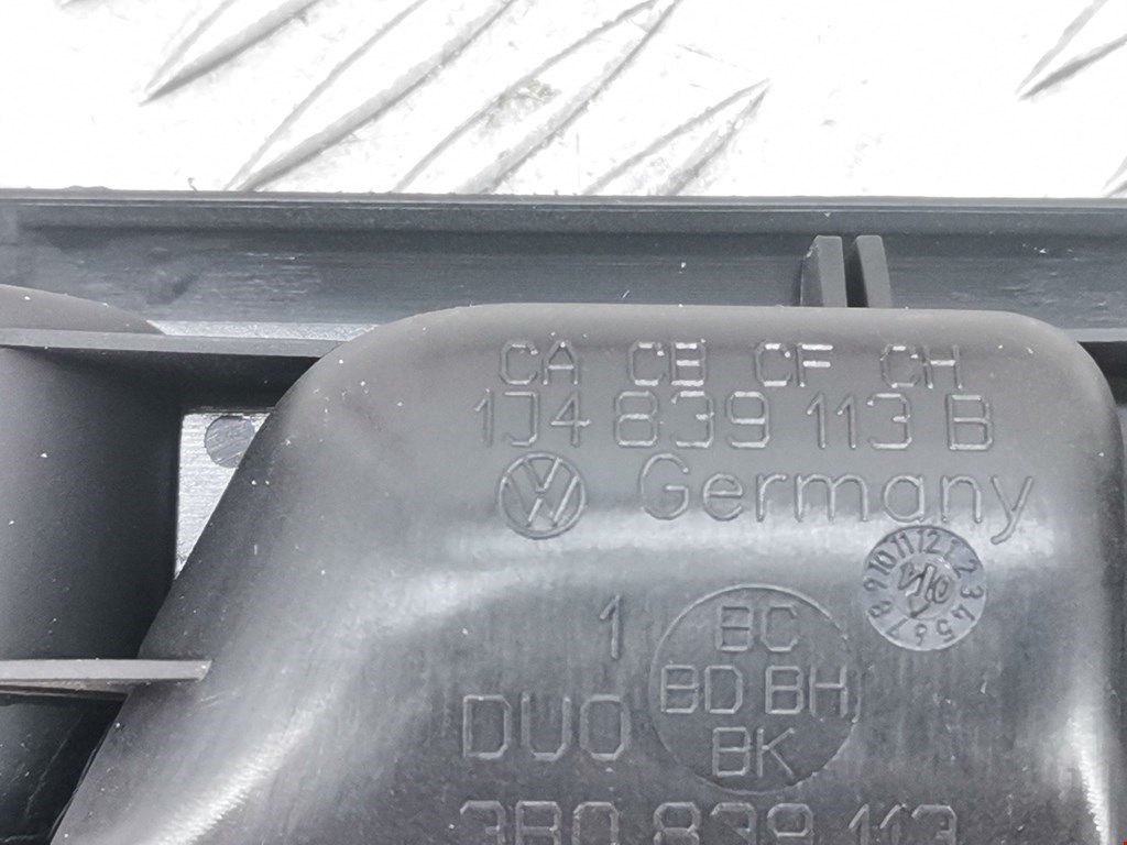 Ручка дверная задняя внутренняя левая VOLKSWAGEN Passat B5 1997-2005