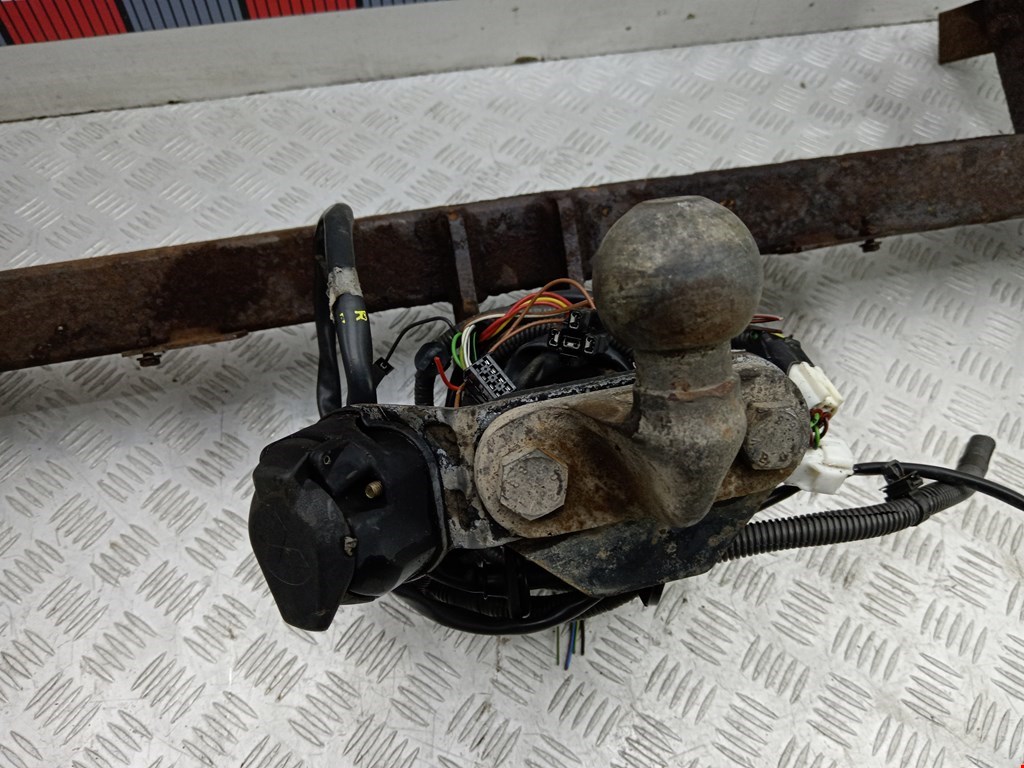Фаркоп (прицепное устройство) MITSUBISHI Pajero III 2000-2006