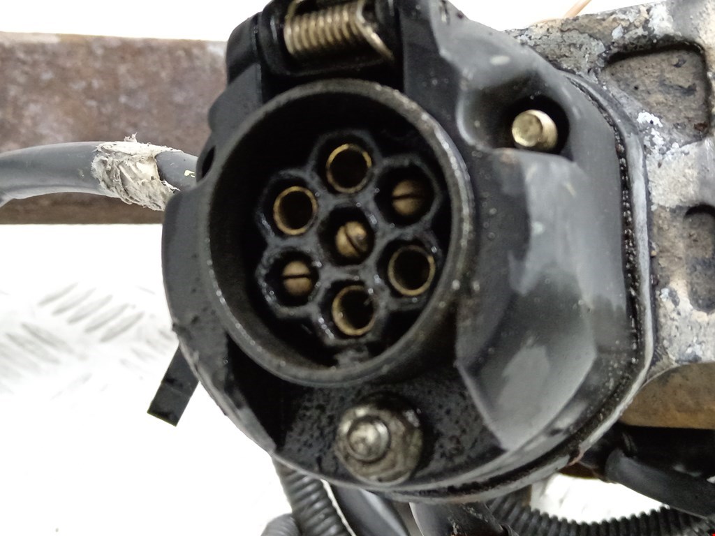 Фаркоп (прицепное устройство) MITSUBISHI Pajero III 2000-2006