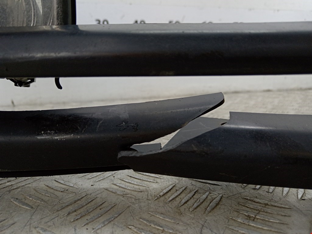 Бампер передний TOYOTA Avensis 2003-2008