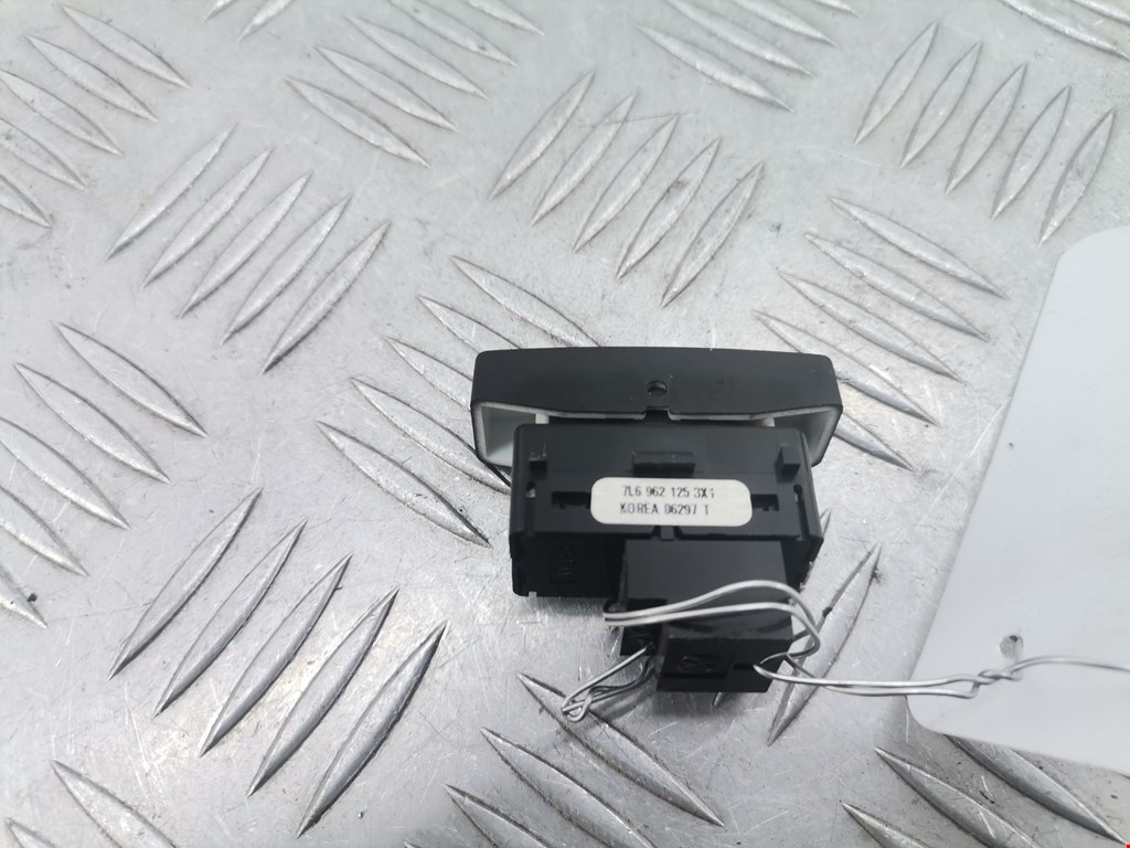 Кнопка центрального замка VOLKSWAGEN Touareg 2002-2010