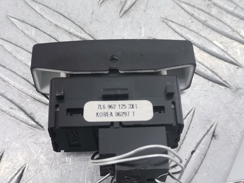 Кнопка центрального замка VOLKSWAGEN Touareg 2002-2010